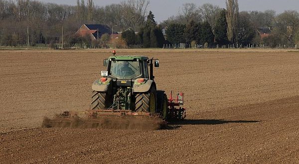 Fermierii din România îşi vor primi plăţile avansului la subvenţia pe suprafaţă