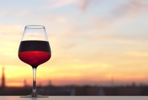 Consumul de vin în UE scade la 108 mln hectolitri în anul curent vin-europa