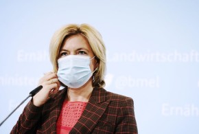 Germania: Abatoarele și procesatorii de carne ar trebui să lucreze ore suplimentare ministru-german