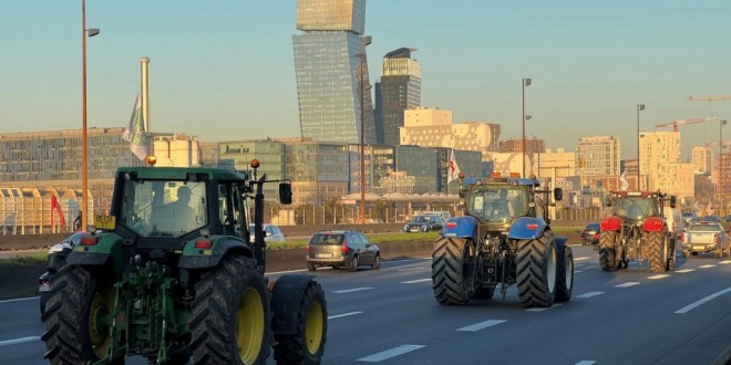 Parisul, invadat de tractoare: fermierii protestează față de interzicerea pesticidelor
