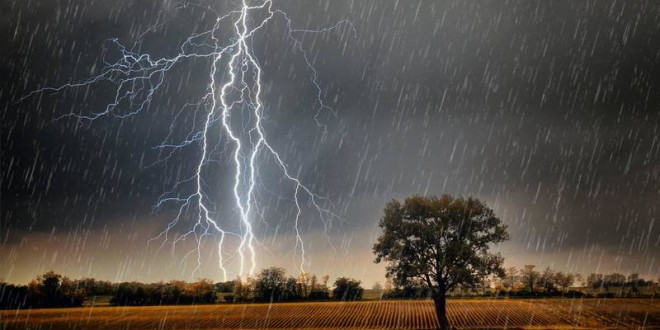 Meteorologii prognozează pentru mâine ploi cu descărcări electrice