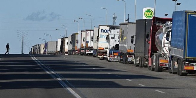 Transportatorii polonezi extind protestul față de concurența celor ucraineni și blochează un al patrulea punct de frontier