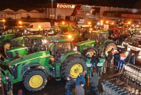 10.000 de fermieri germani vor protesta cu mii de camioane și tractoare la Poarta Brandenburg fermieri-germani