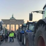 Agricultorii germani protestează contra tăierii subvențiilor. Au fost blocate autostrăzi și orașe întregi