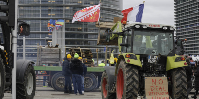 Agricultorii europeni ameninţă cu noi proteste dacă Bruxellesul nu ia măsuri suficiente împotriva importurilor ucrainene