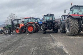 Drumul spre vama Leușeni, blocat de tractoare! Fermierii continuă să protesteze vama-leuseni3